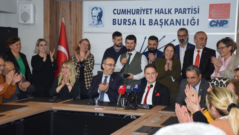 Okul harçlıklarını biriktirdi, CHP’den milletvekili aday adayı oldu