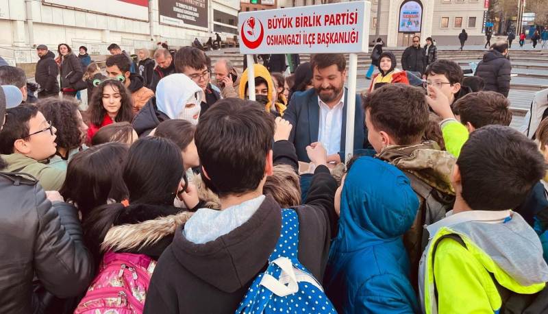 BBP Bursa Milletvekili Aday Adayı İsmail Demir, gençlerle buluştu