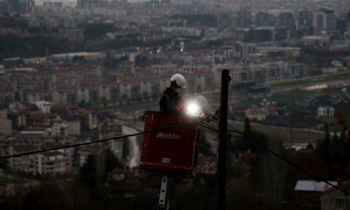 UEDAŞ, kesintisiz enerji için bayramda da görev başında…