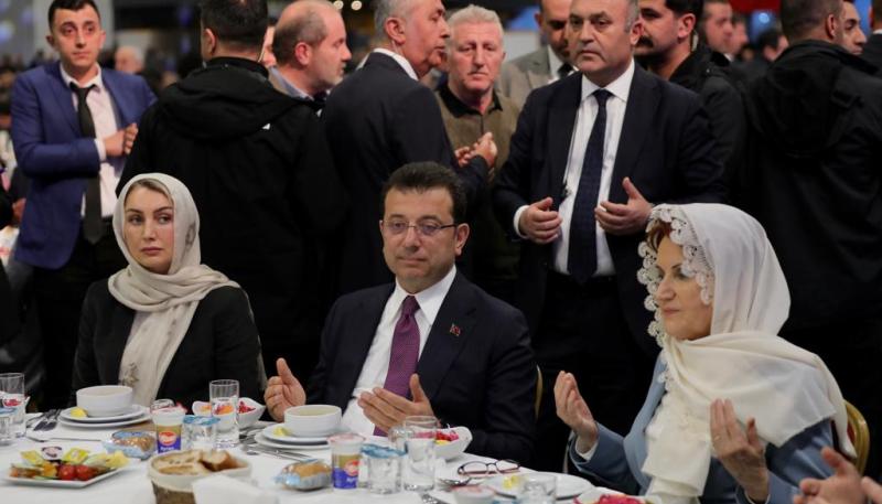 Akşener ve İmamoğlu, muhtarlarla iftarda buluştu