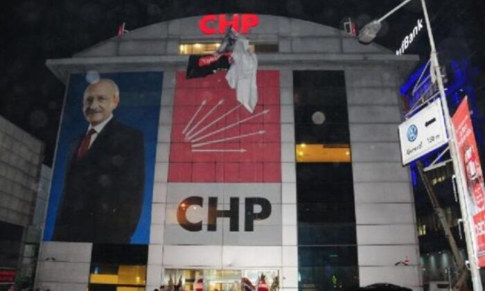 CHP İstanbul İl Başkanlığı önünde silah sesleri…