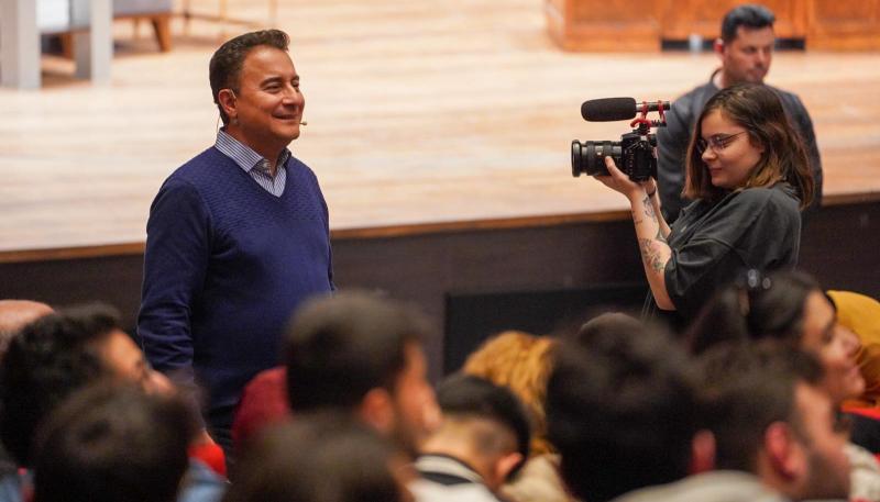 Babacan: Terörle mücadeleye kapsamlı bir yaklaşım şart!