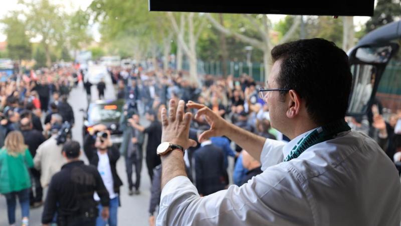 İmamoğlu’na Konya’da ‘gül’ yağmuru