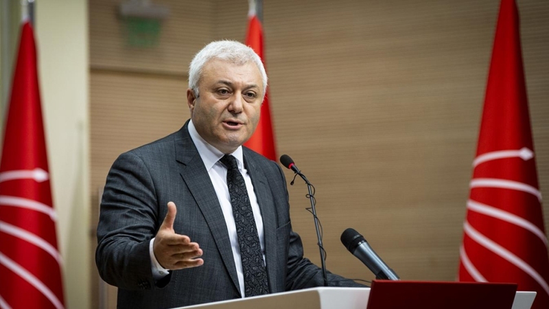 Tuncay Özkan: İktidar CHP logolu PKK afişleri asacak