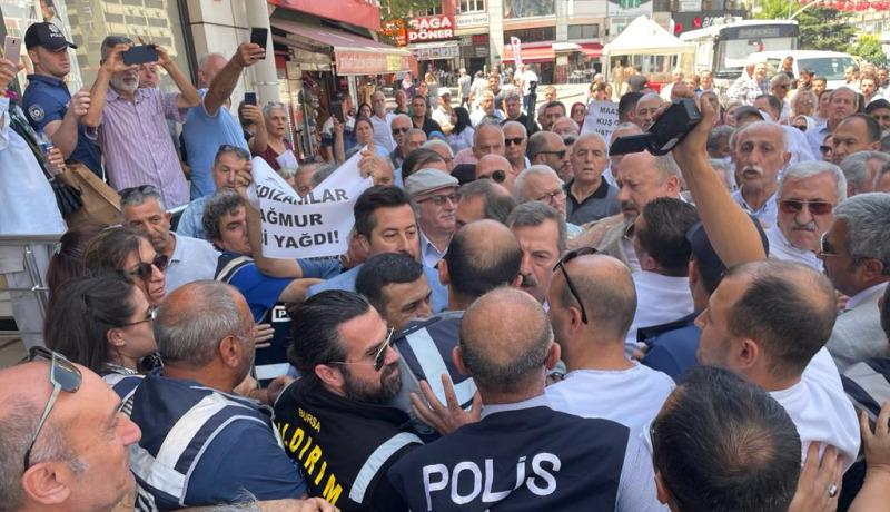 Bursa’da bidonlu zam protestosunda arbede yaşandı!