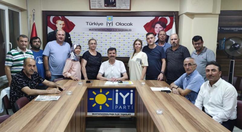 İYİ Parti Mustafakemalpaşa İlçe Başkanı Tevfik Demir belediyeyi topa tuttu!