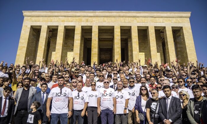 Özdağ liderliğinde İstiklal Yolu Zafer Yürüyüşü sona erdi