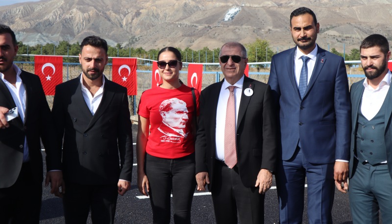 Özdağ, Cumhuriyetimizin 100. yılını Erzincan’da kutladı