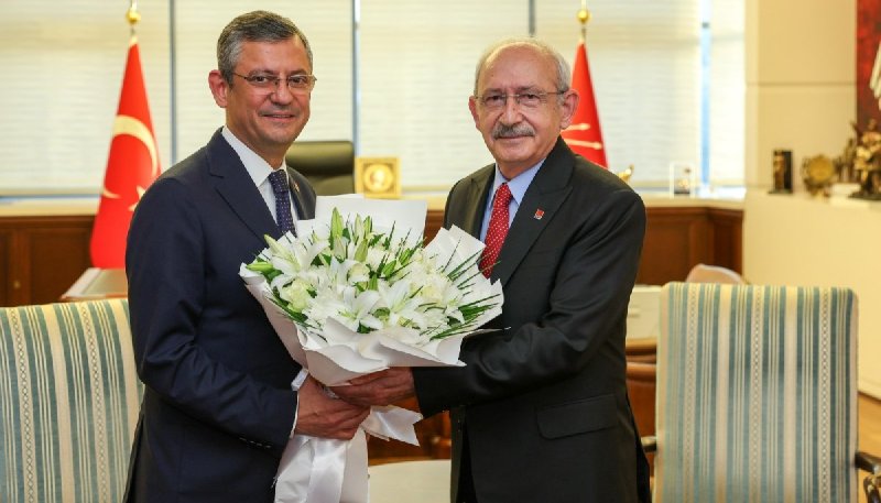 CHP’de devir teslim: Özgür Özel dönemi resmen başladı