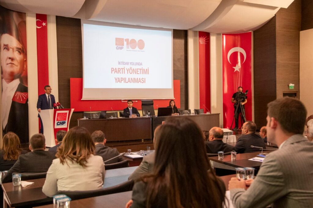 Özgür Özel, CHP’nin yeni MYK’sını açıkladı