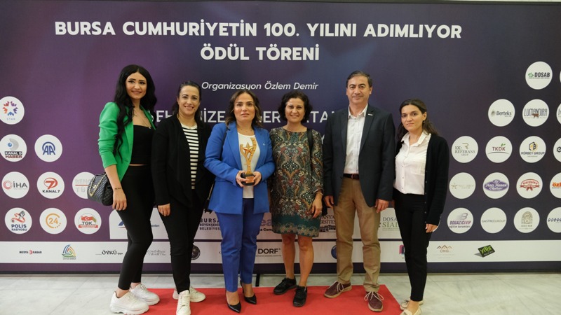 Özhan Market’e ‘Yılın En Başarılı Marketler Zinciri’ Ödülü