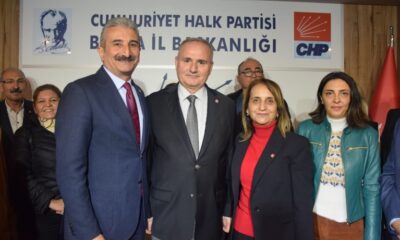 CHP Bursa’da yeni üyeler rozetlerini taktı