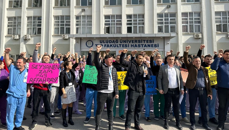 Sağlık çalışanlarından ‘sadaka zammı’na tepki!