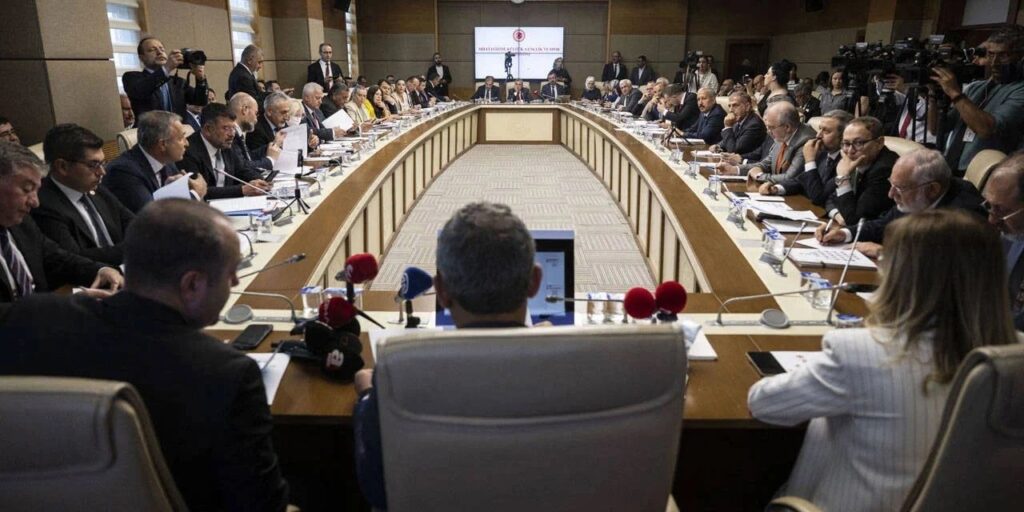 Öğretmenlik Mesleği Kanunu Teklifi’nin İlk 4 Maddesi Kabul Edildi