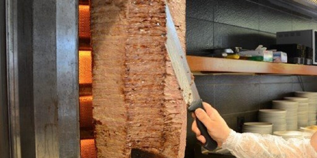 Köfteci Yusuf’un dönerinde de bulundu!