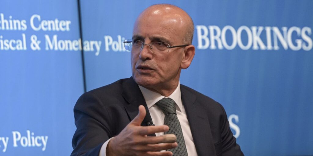 Türk halkının neden zengin olmadığını Amerika’da açıkladı