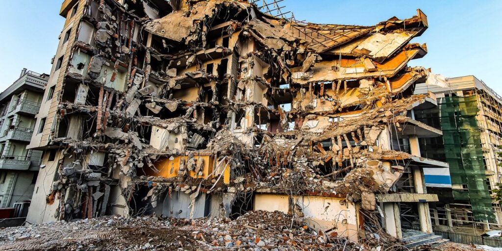 Deprem profesörü ‘üzülerek söylüyorum’ diyerek bu ile işaret etti
