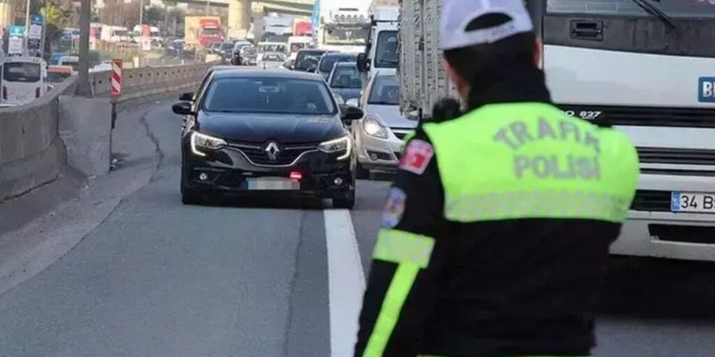 Usulsüz çakar kullanan yandı