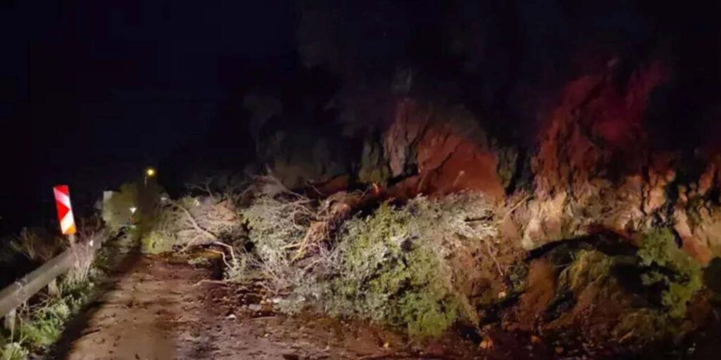 Bursa’da heyelan! Yol ulaşıma kapandı