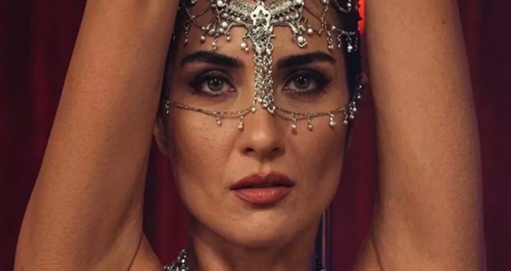 Tuba Büyüküstün’ün koltuk altı sosyal medyanın diline düştü