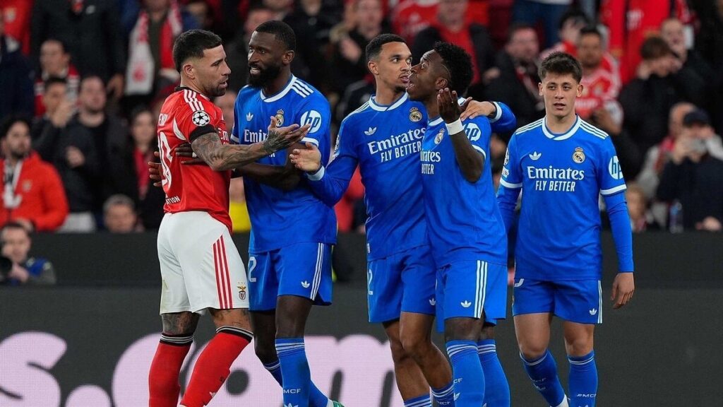 Ağız Kapatan Oyunculara Kırmızı Kart Uygulaması