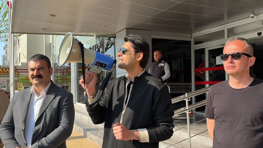 İzmir Karşıyaka Belediyesi’nde 455 memur eylemde