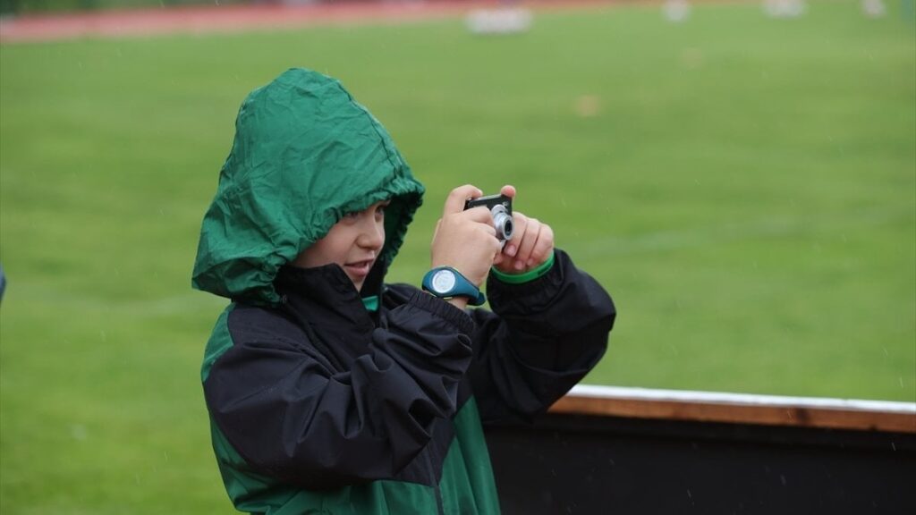 Serdar Dursun’dan minik taraftara anlamlı hediye