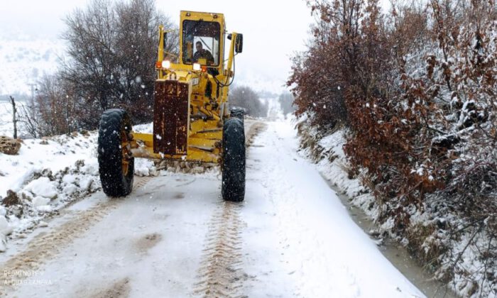 Mardin’de kardan kapanan yollar açıldı