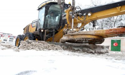 Aksaray’da karla mücadele ekipleri çalışmalarını sürdürüyor