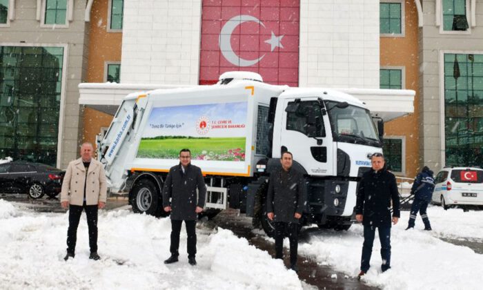 Bursa Mustafakemalpaşa’ya hibe çöp kamyonu