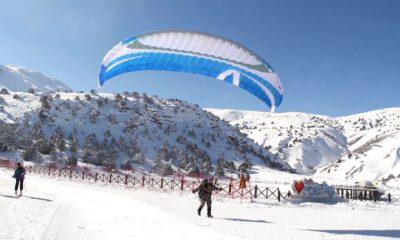 Ergan’da kış manzaralı yamaç paraşütü