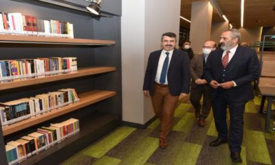 Bursa’da Yavuz Bingöl, Uyumayan Kütüphane’yi ziyaret etti