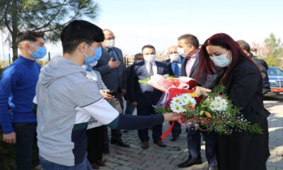 Siirt’te Vali Hacıbektaşoğlu, eşi ile birlikte çocuk evlerini ziyaret etti