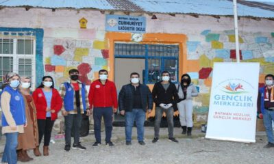 Batman’da gönüllü gençlik köy okullarını onarıyor