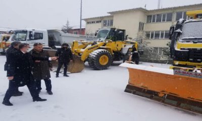 Yozgat Valisi Polat’ta karla mücadele ekibine ziyaret