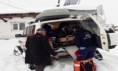 Ardahan’da yaşlı hastanın imdadına kar ambulansı yetişti